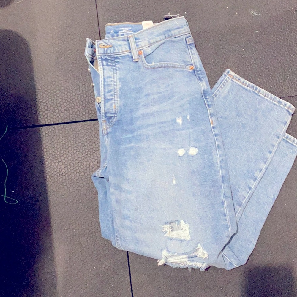 NWT curvy ski Hi straight jeans.